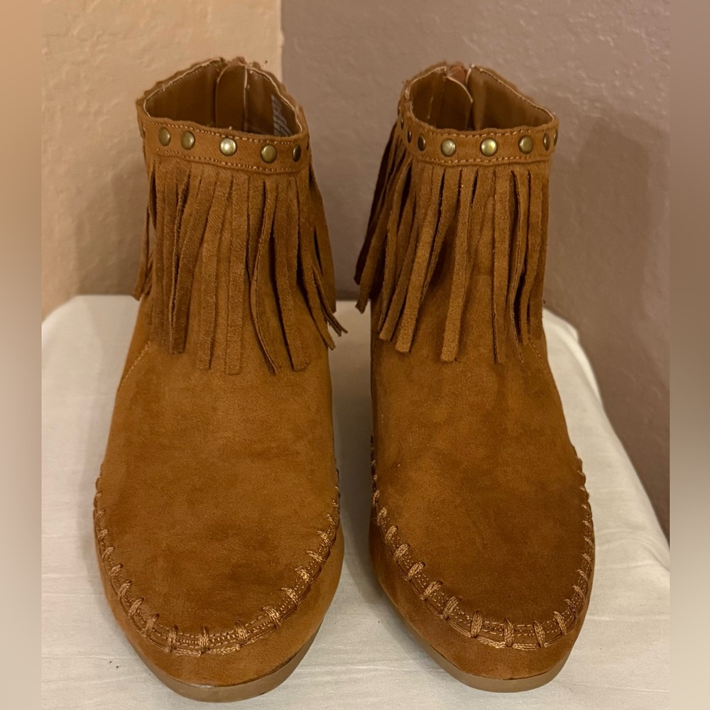 Arizona Jean Co. Tarlo Fringe Suede Ankle Moccasin Ankle Bootie Size 8M ❤️❤️